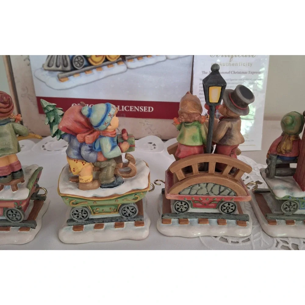 Danbury Mint The M.I. Hummel Christmas Express 5 Piece Train Set w/ COA and Box
